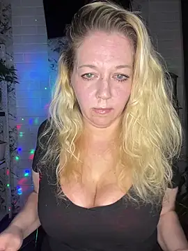 JenniferCarmen online show from May 6, 4:33 pm