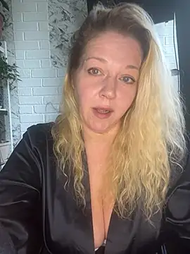 JenniferCarmen online show from May 16, 6:27 am