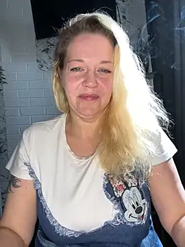 JenniferCarmen online show from May 8, 2:26 am