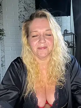 JenniferCarmen online show from May 22, 11:52 am