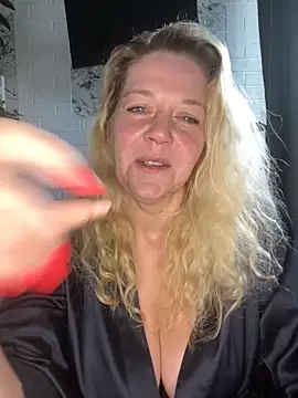 JenniferCarmen online show from May 12, 1:14 am