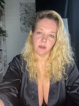 JenniferCarmen online show from May 21, 2:20 am