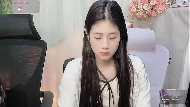 Yvonne-07 online show from March 8, 12:31 pm