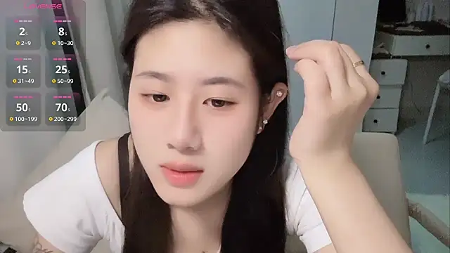 Yvonne-07 online show from May 24, 4:06 pm