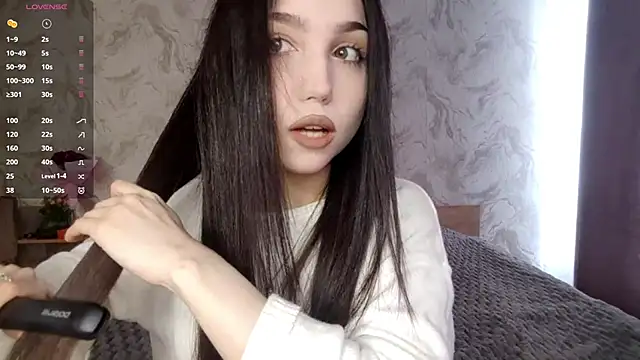 Qwami Amie online show from April 29, 7:55 am
