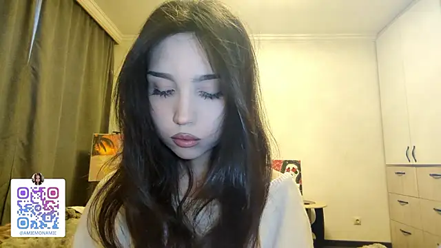 Qwami Amie online show from January 17, 4:31 am