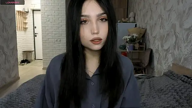 Qwami Amie online show from May 26, 8:02 am