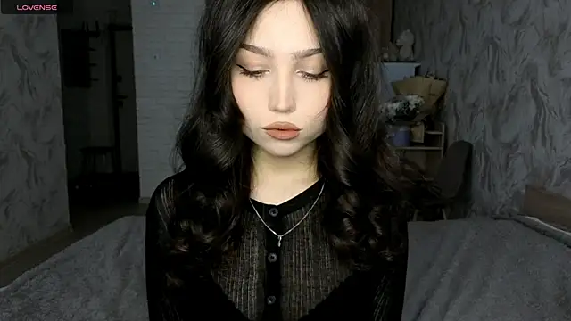 Qwami Amie online show from May 25, 7:51 am
