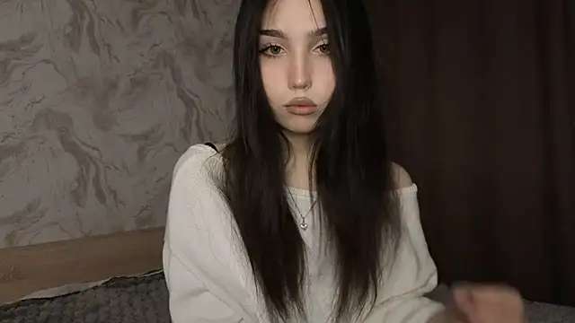 Qwami Amie online show from May 11, 4:04 pm