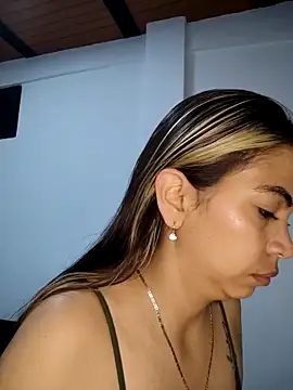 Evangeline Bonnet online show from April 9, 9:04 am