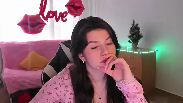 KisaModel online show from March 19, 8:07 am