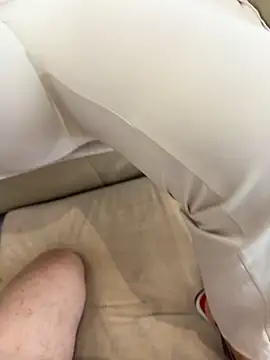 qwe522522 online show from April 6, 6:47 am