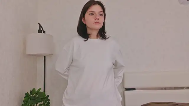 NyraVesperis online show from April 2, 1:41 pm