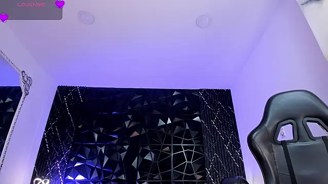 AriadnaLoren online show from May 9, 5:53 am