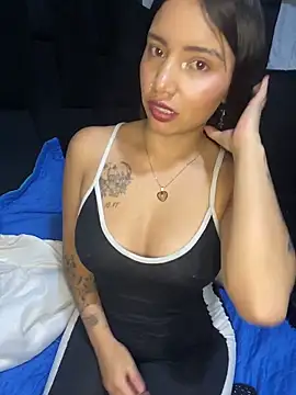 liliymike19 online show from December 18, 3:55 am