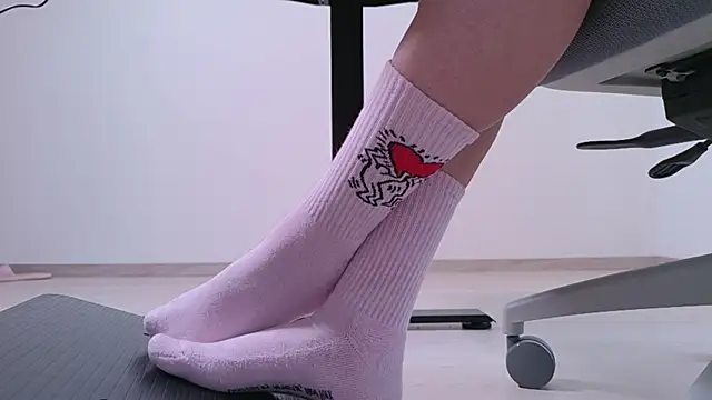 Feetbeth online show from May 18, 9:43 pm
