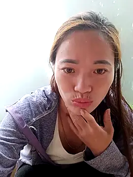 little-effy online show from May 10, 7:43 am