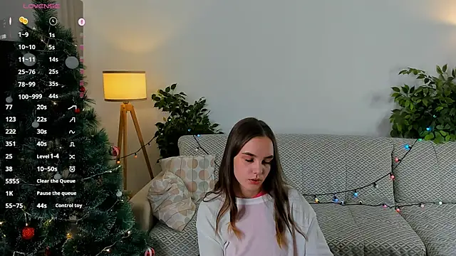 KarriVoisinet online show from December 22, 11:46 am