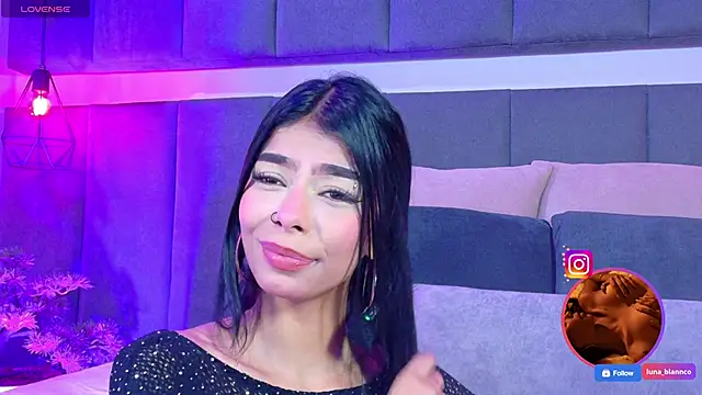 luna blannco online show from March 23, 2:01 pm