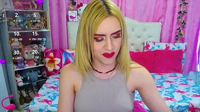 Snapshot of golden_girl01 chatting on September 15, 12:52 am golden girl01 online show from September 15, 12:52 am