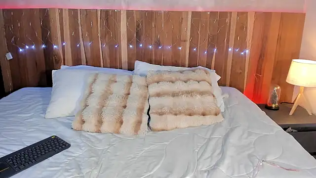 KrystalWoodss online show from December 23, 3:43 am