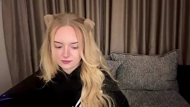 Dari Foxx online show from May 25, 11:04 pm