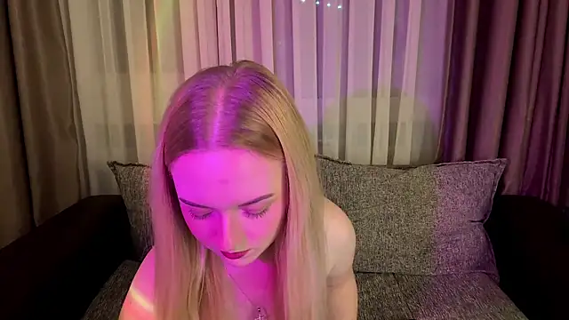 Dari Foxx online show from May 11, 10:18 pm