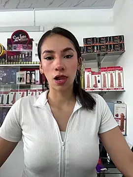 lunaluxury22 online show from May 13, 1:50 pm