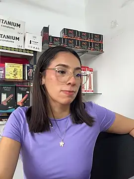 lunaluxury22 online show from March 11, 3:47 pm