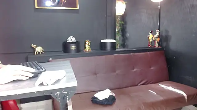 Layla Isabel online show from January 10, 6:45 pm