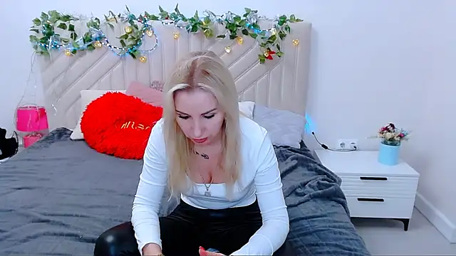 Hanna--Sweet online show from February 14, 11:56 am