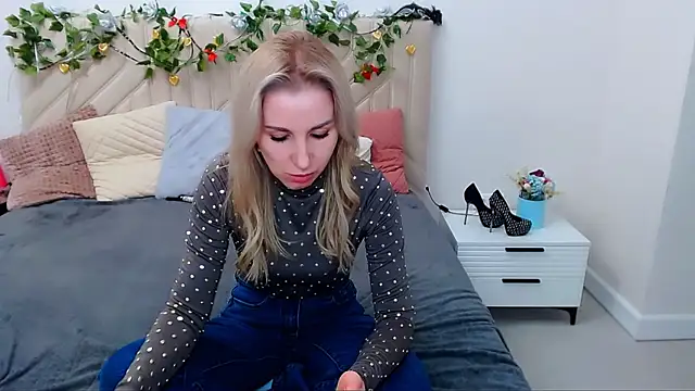 Hanna--Sweet online show from March 5, 12:12 pm