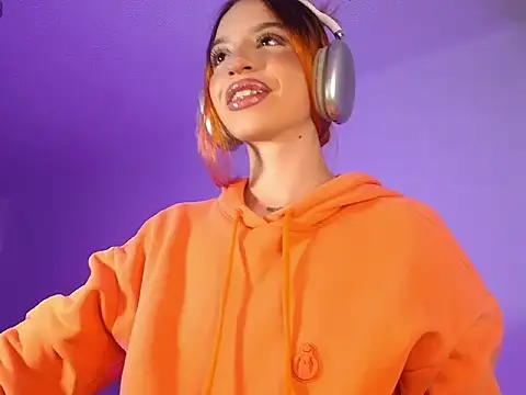 alina lee online show from January 10, 2:05 am