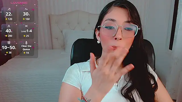 emmalove doll online show from April 9, 1:19 am