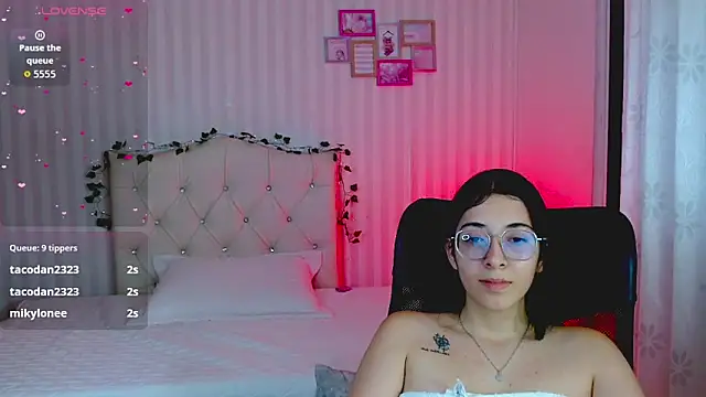 emmalove doll online show from February 26, 1:37 am