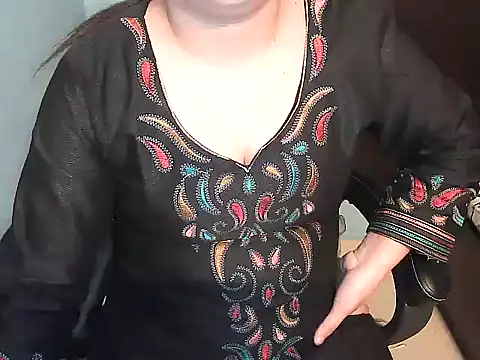 simmi lov online show from December 20, 12:20 pm