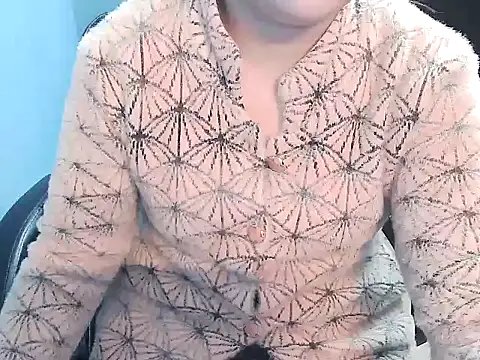 simmi lov online show from December 18, 11:59 am