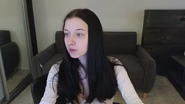 AlicePowells online show from May 23, 11:30 am