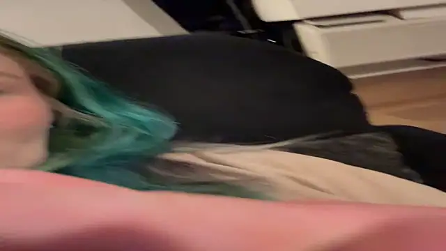 bluntbeautyxo online show from April 3, 4:10 am