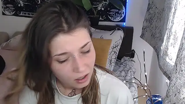 AlienforTwenty online show from March 24, 2:44 pm