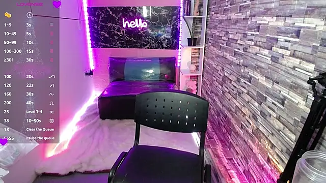 emili lewins online show from December 19, 5:10 am