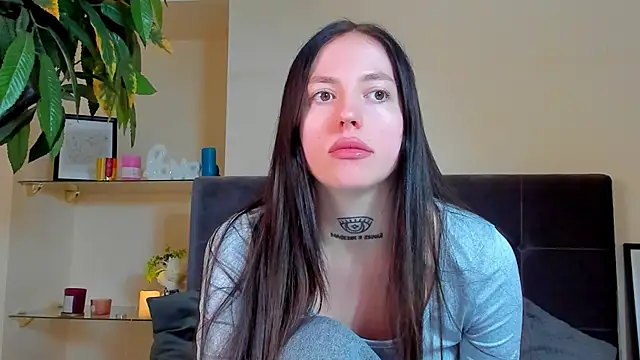 AdrianaCult online show from April 10, 6:30 am