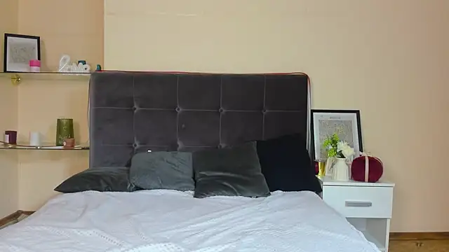 AdrianaCult online show from March 26, 6:37 am