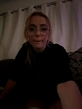 sugxrfox online show from December 18, 6:51 am