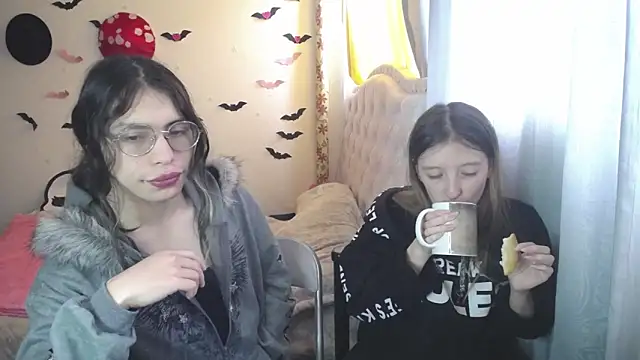 Briar y Blair online show from March 17, 2:43 pm