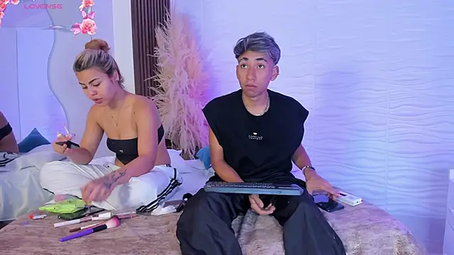 kimberlyAndOstin online show from December 22, 1:14 pm