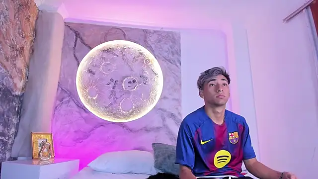 kimberlyAndOstin online show from January 8, 1:37 pm