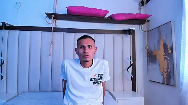 Ela Sammy online show from April 8, 7:49 pm