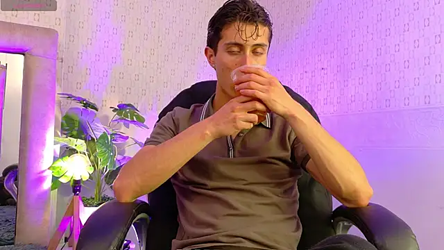 Ithan Skin online show from February 28, 12:04 pm