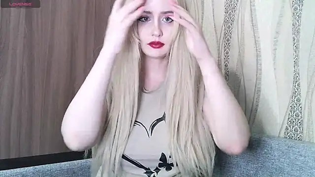 Nikki Roseana online show from December 19, 7:17 pm